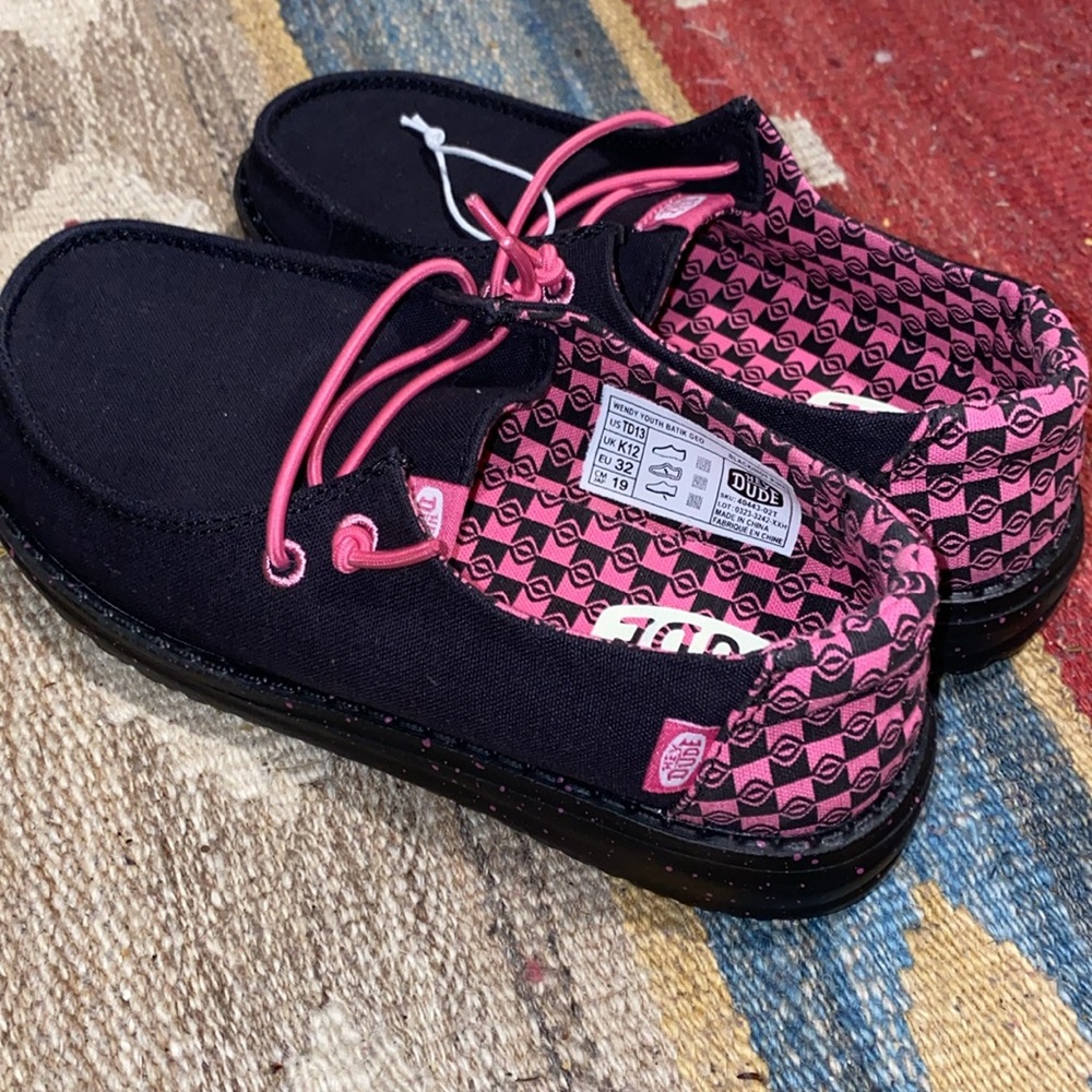 Hey Dude Wendy youth batik geo  Black and Pink Casual Shoes NEW - Picture 5 of 7